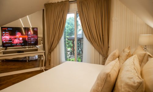 tv janela cama _6589